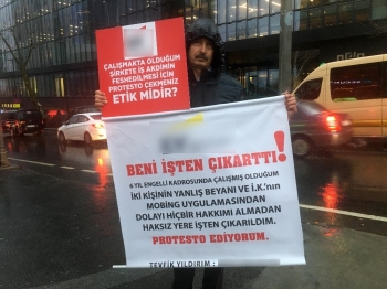 Tazminatsız Kovulduğu İş Yeri Önünde Tek Kişilik Eylem
