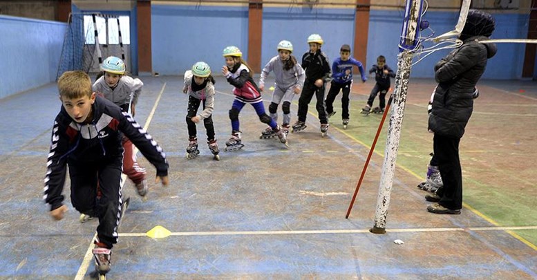 Tekerlekli patenle, buzda şampiyonluk hedefliyorlar