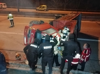 Tem Otoyolu Bağlantısında Korkunç Kaza; 2 Kişi Ağır Yaralandı
