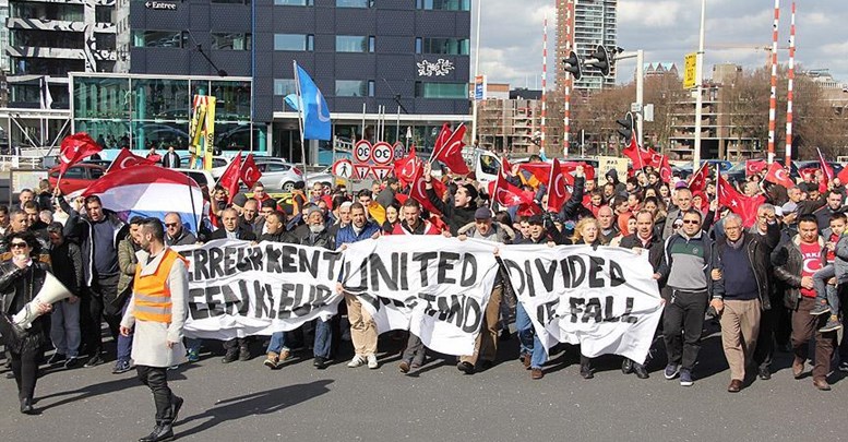 Terör saldırıları Hollanda'da protesto edildi