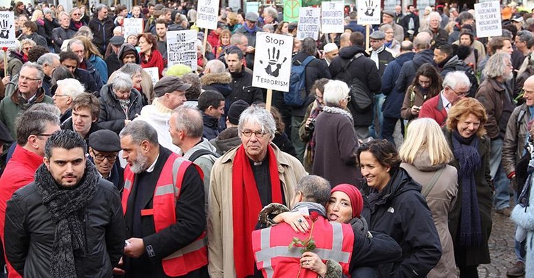 Terör saldırılarında hayatını kaybedenler Amsterdam'da anıldı