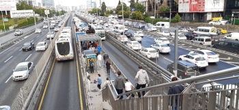 Toplu Taşıma Araçlarında Ve Duraklarda Dikkat Çeken Yoğunluk
