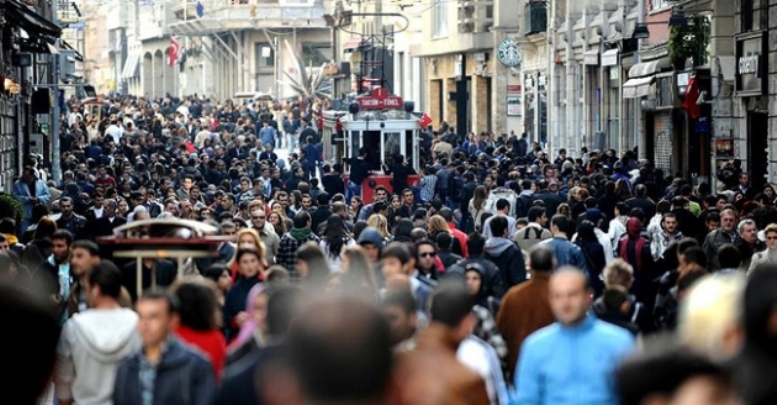 Türkiye nüfusunun yüzde kaçını kadınlar oluşturuyor?