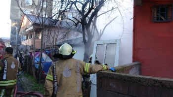 Tuzla’Da Gecekondu Yangını: 1 Yaralı
