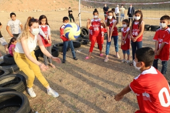 Tvf’Den Siirtli Çocuklara Voleybol Seti Ve Forma
