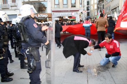 Alperenler’e Biber Gazı