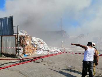 Ümraniye’De Hurdalık Alan Alev Alev Yandı
