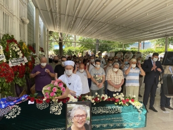 Usta Tiyatro Oyuncusu Ayşegül Atik Son Yolculuğuna Uğurlandı
