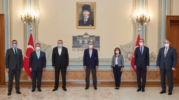 Vali Yerlikaya, İş Dünyasının Temsilcileriyle Yaptığı Toplantının Fotoğraflarını Paylaştı
