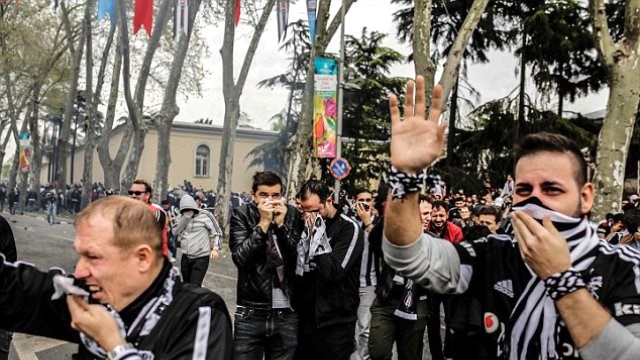 Vodafone Arena'nın açılışı dünya basınında!.. 'Biber gazlı merhaba!'