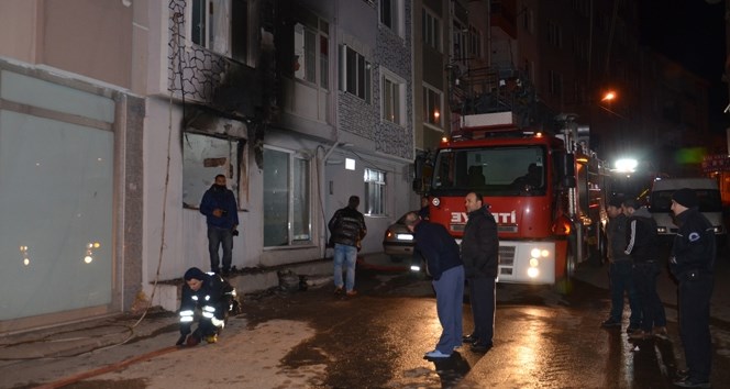 Yangında can pazarı: 17 kişi dumandan etkinlendi