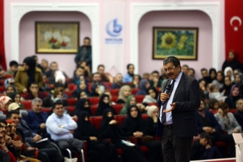 Yazar Hayati İnanç, Depremzedeler İçin Dua Ve Yardım Çağrısı Yaptı
