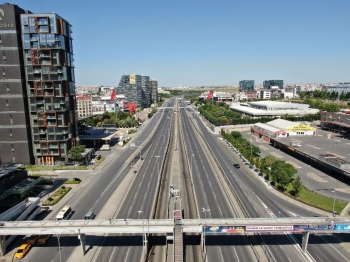 Yks İçin Boş Kalan Yollar Havadan Görüntülendi
