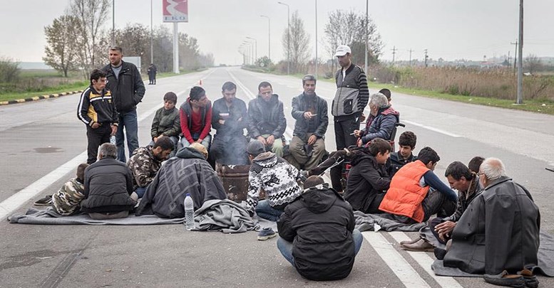 Yunanistan'da sığınmacılar otoyolu ulaşıma kapattı