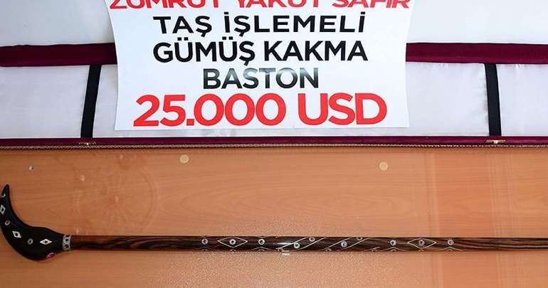 ’25 bin dolarlık baston’ alıcısını bekliyor