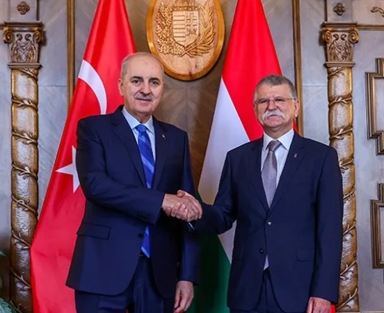 Kurtulmuş, Macaristan’da Mevkidaşıyla Bir Araya Geldi
