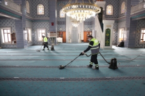 Eyupsultan-Belediyesi-camilerde-duzenli-olarak-temizlik-ve-dezenfekte-calismalari-gerceklestiriyor.jpeg