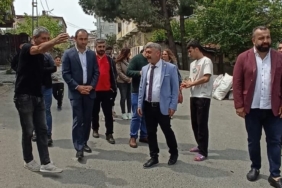 Gazi-Mahallesi-Muhtari-Umit-Dogan-vatandaslarin-ve-cocuklarin-bayramini-kutladi.jpg