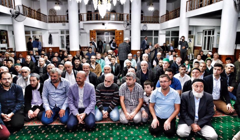 MÜFTÜLÜK AŞURE DAĞITTI