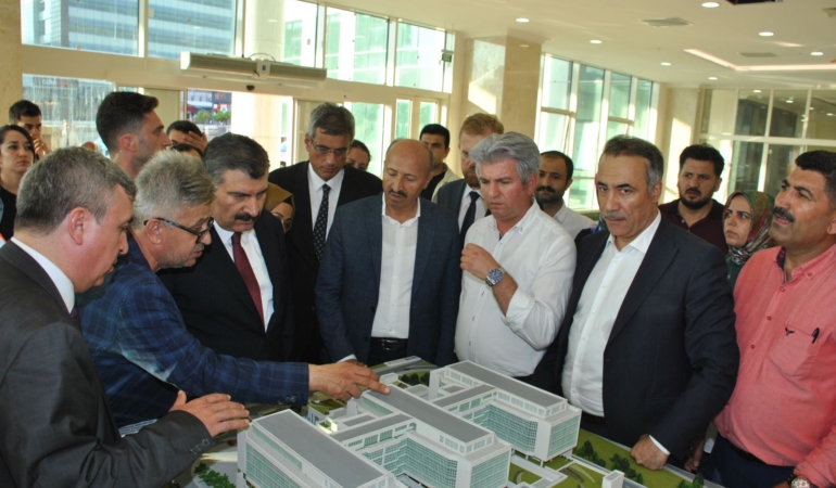 Sağlık Bakanı Dr. Fahrettin Koca, Hastane İnşaatını Gezdi