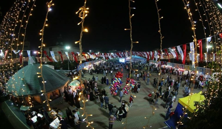 Sevinci ve bereketiyle Ramazan Sultangazi ’de doyasıya yaşanıyor