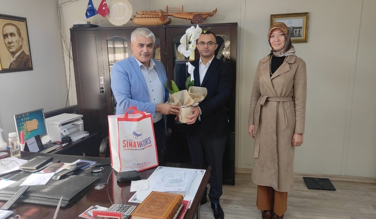 Sınav Kurs Sultangazi şubesi yöneticileri, muhtarlar gününü unutmadı