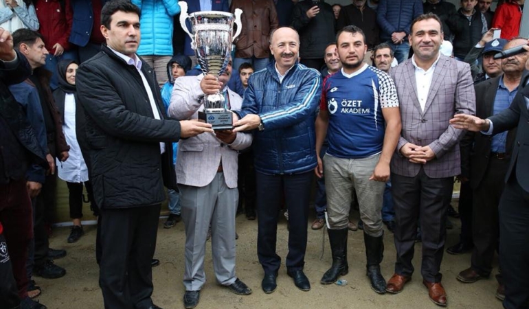 Sultangazi Belediyesi 7. Geleneksel Atlı Cirit Müsabakaları Sonuçlandı
