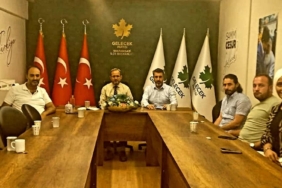 Sultangazispor-Yoneticileri-Gelecek-Partisini-Ziyaret-Etti.jpg