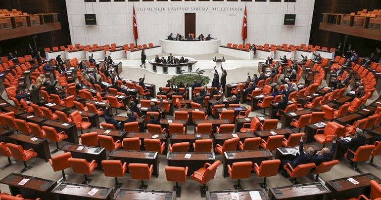 AK Parti ‘dokunulmazlık’ için harekete geçti