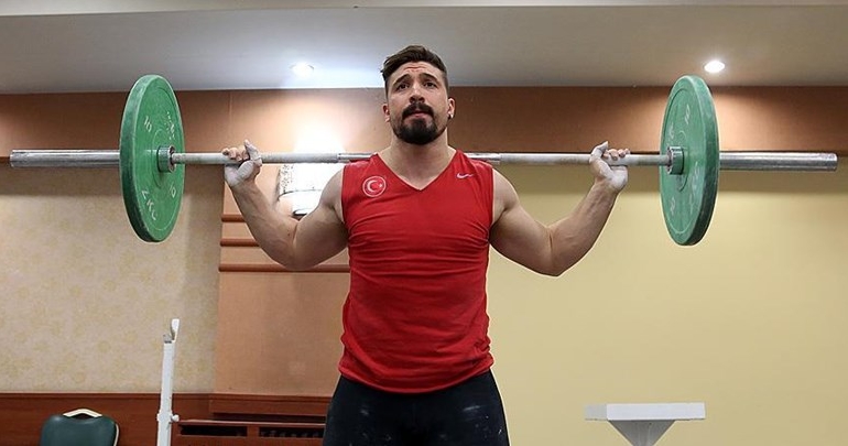 Ayakkabı boyacılığından Halter Milli Takımı’na
