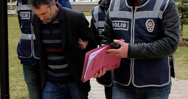 ‘Ayakkabı izi’ hırsızı ele verdi
