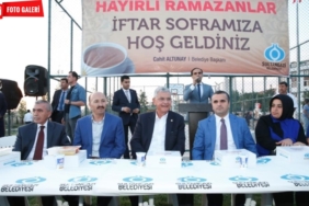 bakan-bozkir-ramazan-in-bereketi-sokak-iftarlariyla-paylasiliyor.jpg