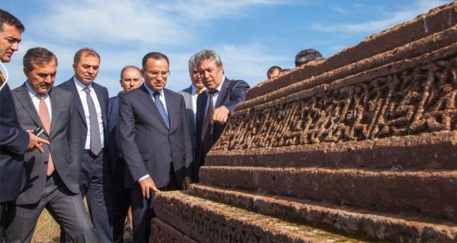 Bekir Bozdağ: Türkiye’nin tapusu Ahlat’tır