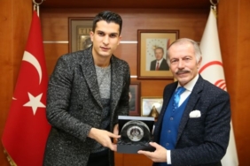 besiktasli-necip-uysal-dan-baskan-aydiner-e-ziyaret.jpg