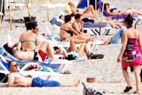 bodrum-plajlari-renklendi91d64b2e-e138-4744-b0fc-d1238cce6915150420161312443709558_2.jpg