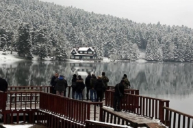 bolu-da-iki-mevsim-bir-arada-yasaniyor09719111-2a77-4909-b5fe-b43c247c70acthumbs_b_c_3a479d0948a5df5.jpeg