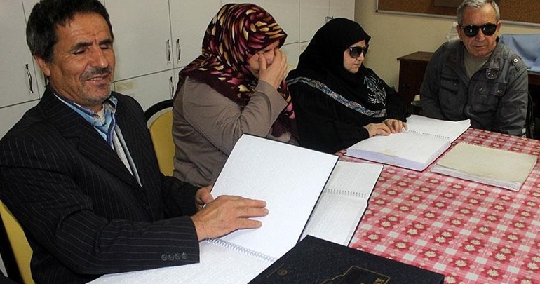 Braille alfabesiyle Kur’an öğreniyorlar