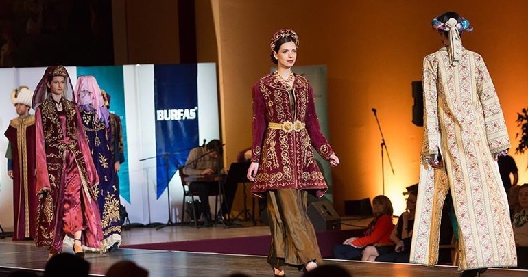 Budapeşte’de Osmanlı kıyafetleri defilesi düzenlendi