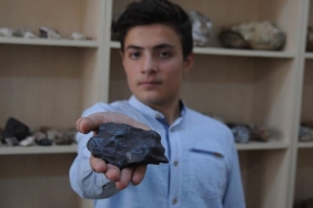 buldugu-meteor-tasini-satip-okuluna-muze-yaptirmak-istiyor3f01fd55-5002-4b55-8c07-b104f757630athumbs.jpeg