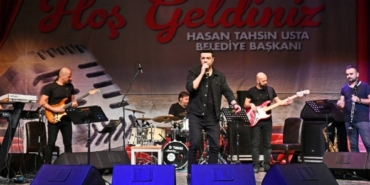 burak-kut-gaziosmanpasali-hayranlariyla-bulustu.jpg