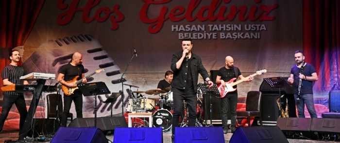 burak-kut-gaziosmanpasali-hayranlariyla-bulustu.jpg