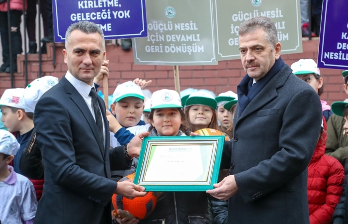 cevre-elcisi-ogrencilerden-sifir-atik-projesi-ne-tam-destek.jpg