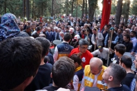 chp-milletvekiline-sehit-cenazesinde-yumruk26ac47d6-7d77-4bf0-bad9-0db8b3aa90f2chp-milletvekiline-se.jpeg