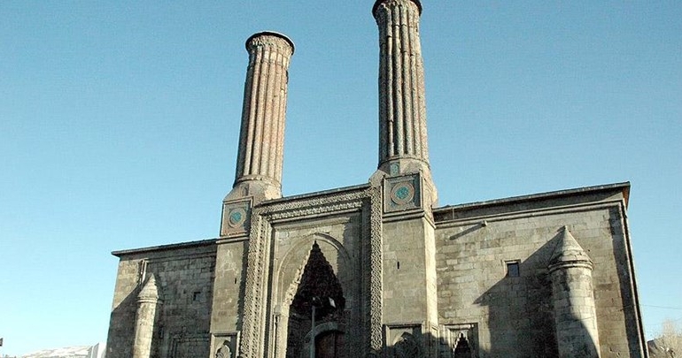 ‘Çifte Minare’de restorasyon kurul kararıyla yapıldı’