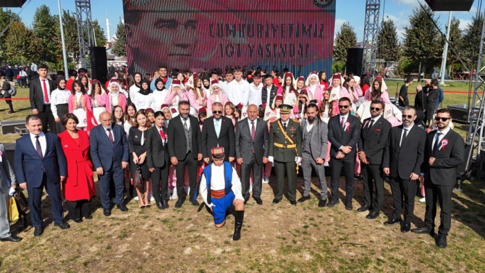cumhuriyet-bayrami-arnavutkoy-de-coskuyla-kutlandi.jpg