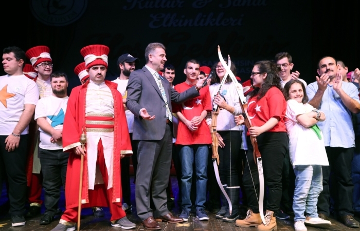dunya-engelliler-gunu-nde-ozel-ogrenciler-becerileriyle-goz-doldurdu.jpeg