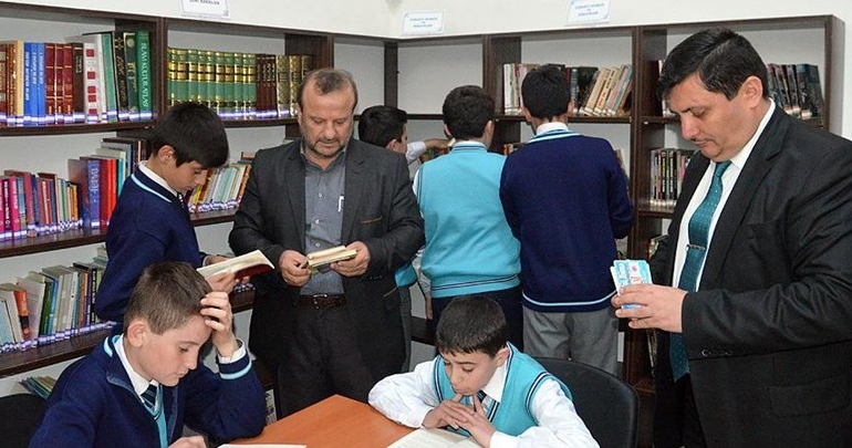 Emekli memur 13 kütüphane kurdu