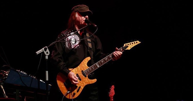 Erkin Koray İstanbul’da sahne aldı