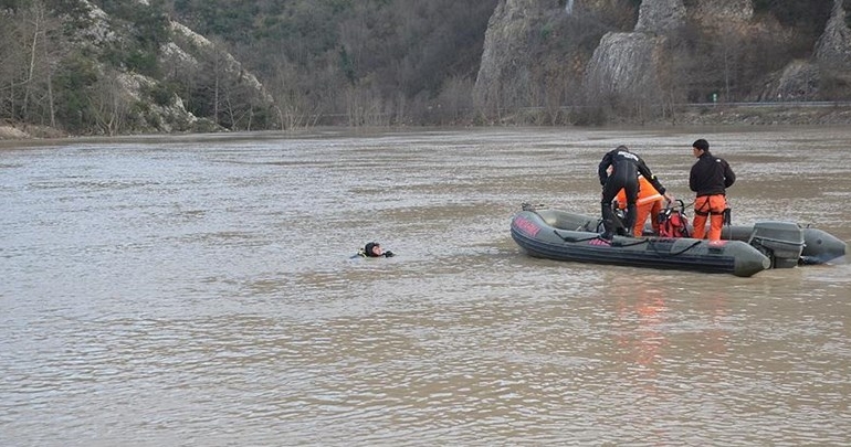 Filyos Çayı’ndaki kayıplarının mezarı olsun istiyorlar