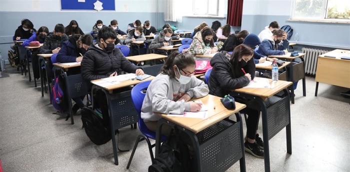 gaziosmanpasa-belediyesi-lgs-ye-hazirlanan-ogrenciler-icin-okullarda-es-zamanli-deneme-sinavi-gerce.jpeg